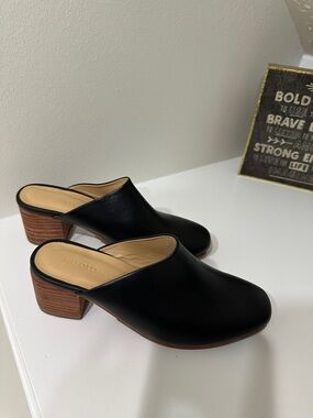 Nisolo Black Leather Slip-On Mules